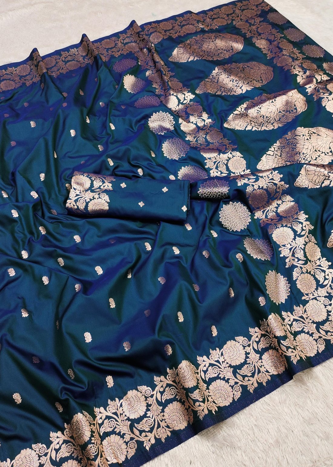 Soft Pure Banarasi Silk Saree With Zari Weaving & Rich Pallu