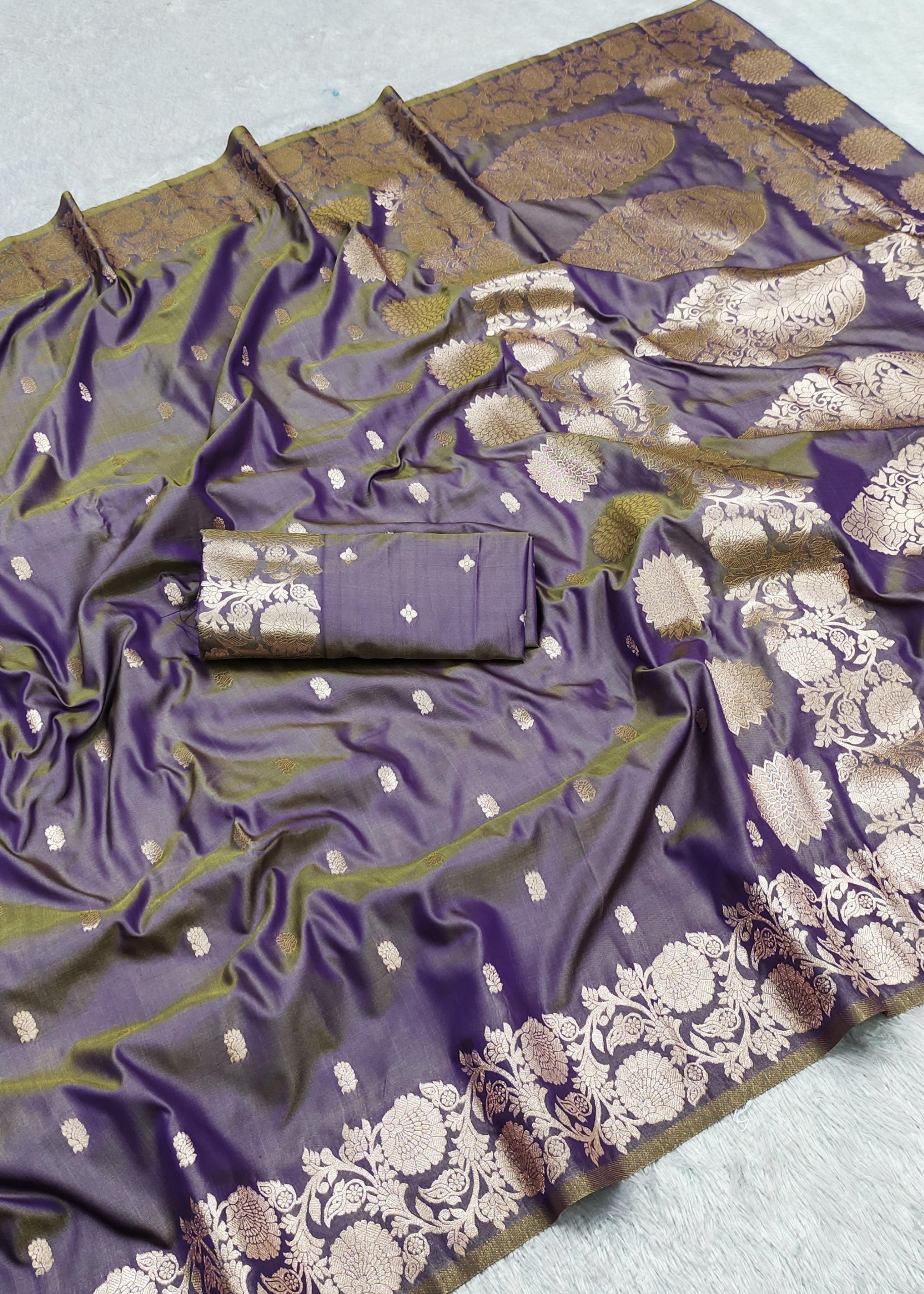 Soft Pure Banarasi Silk Saree With Zari Weaving & Rich Pallu