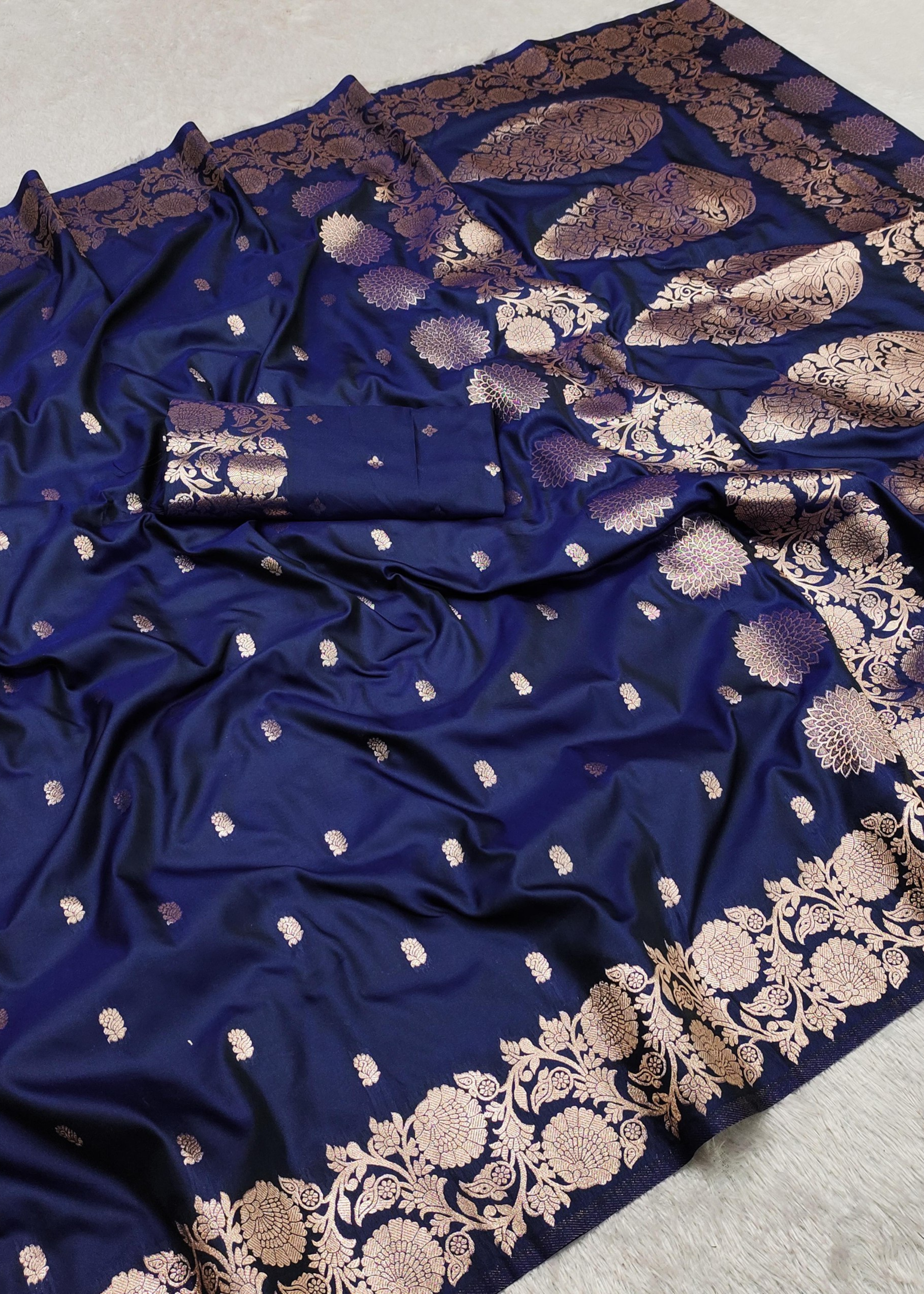 Soft Pure Banarasi Silk Saree With Zari Weaving & Rich Pallu