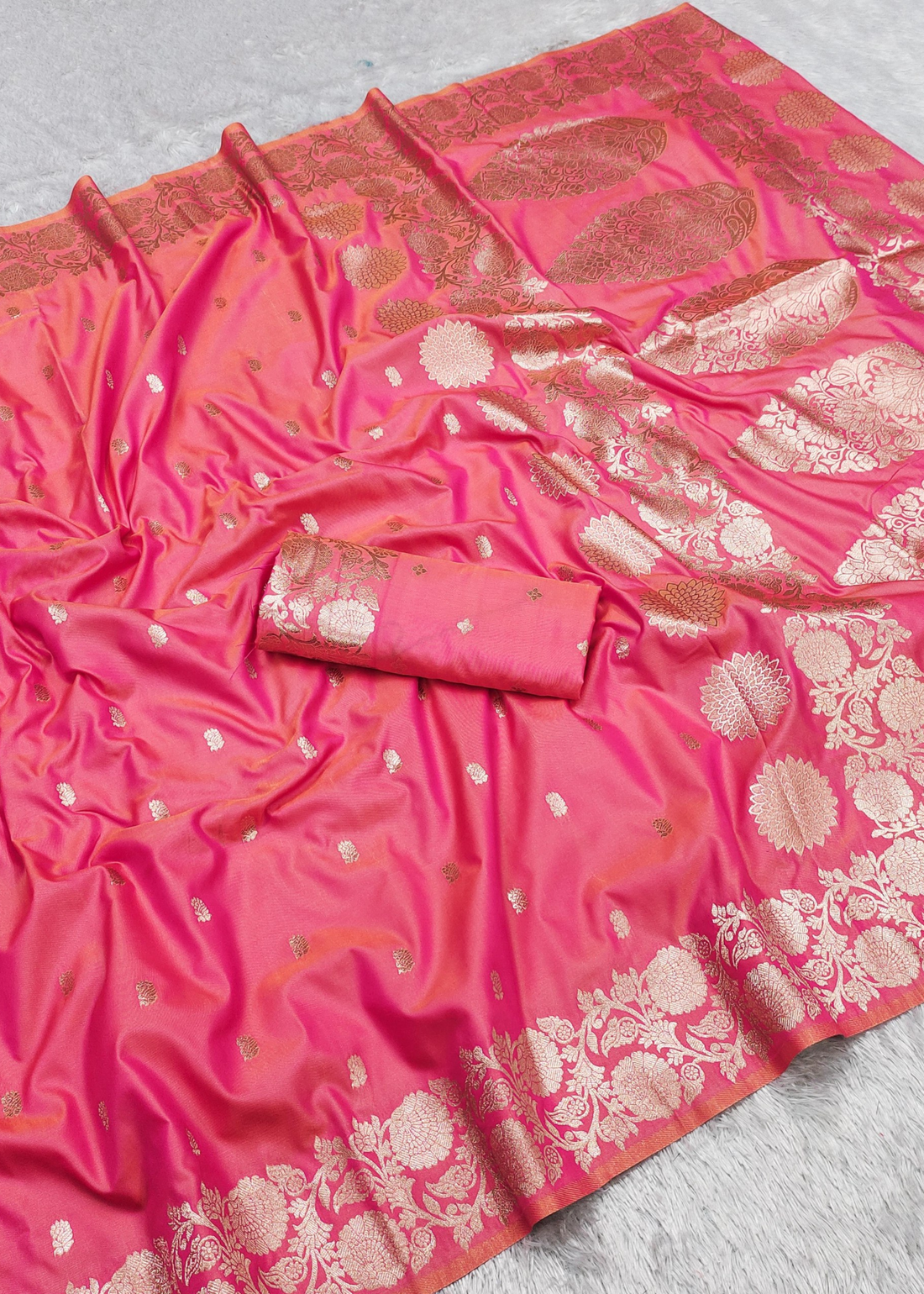 Soft Pure Banarasi Silk Saree With Zari Weaving & Rich Pallu