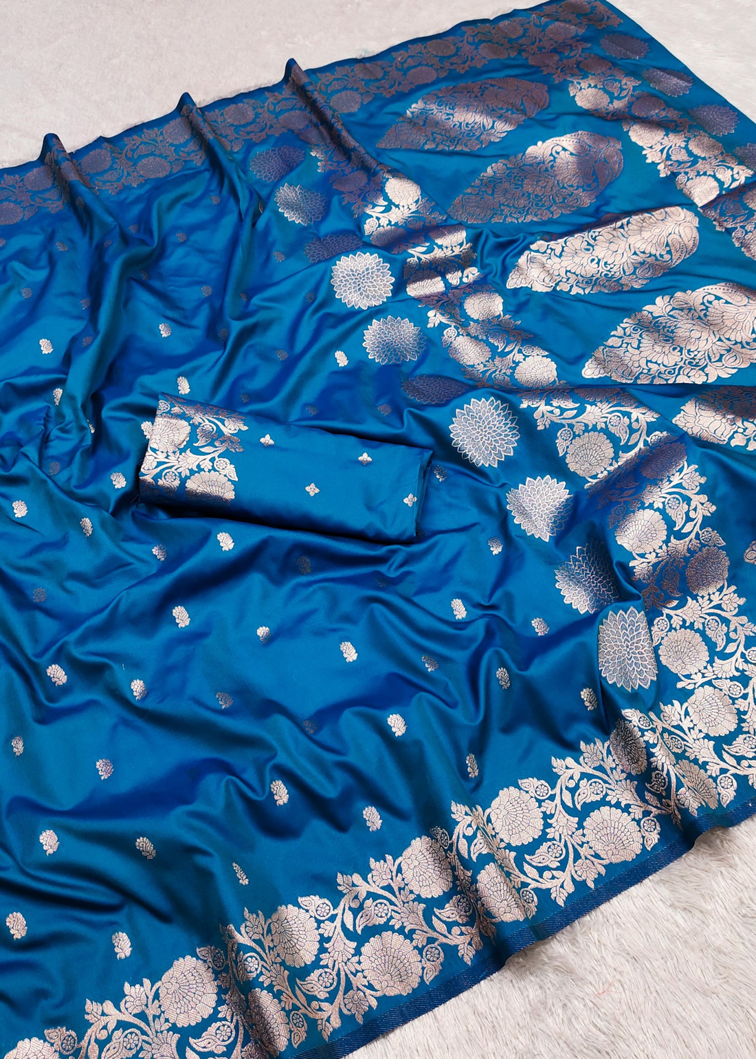 Soft Pure Banarasi Silk Saree With Zari Weaving & Rich Pallu