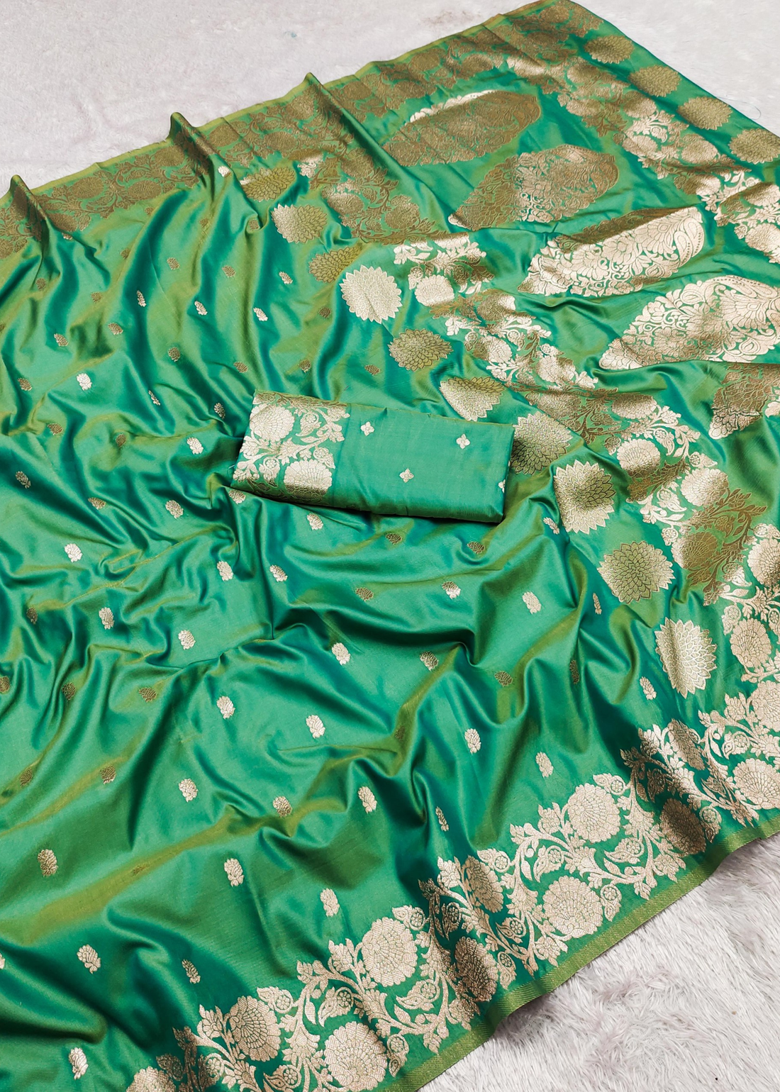 Soft Pure Banarasi Silk Saree With Zari Weaving & Rich Pallu