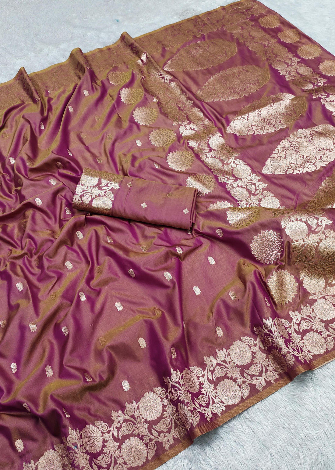 Soft Pure Banarasi Silk Saree With Zari Weaving & Rich Pallu