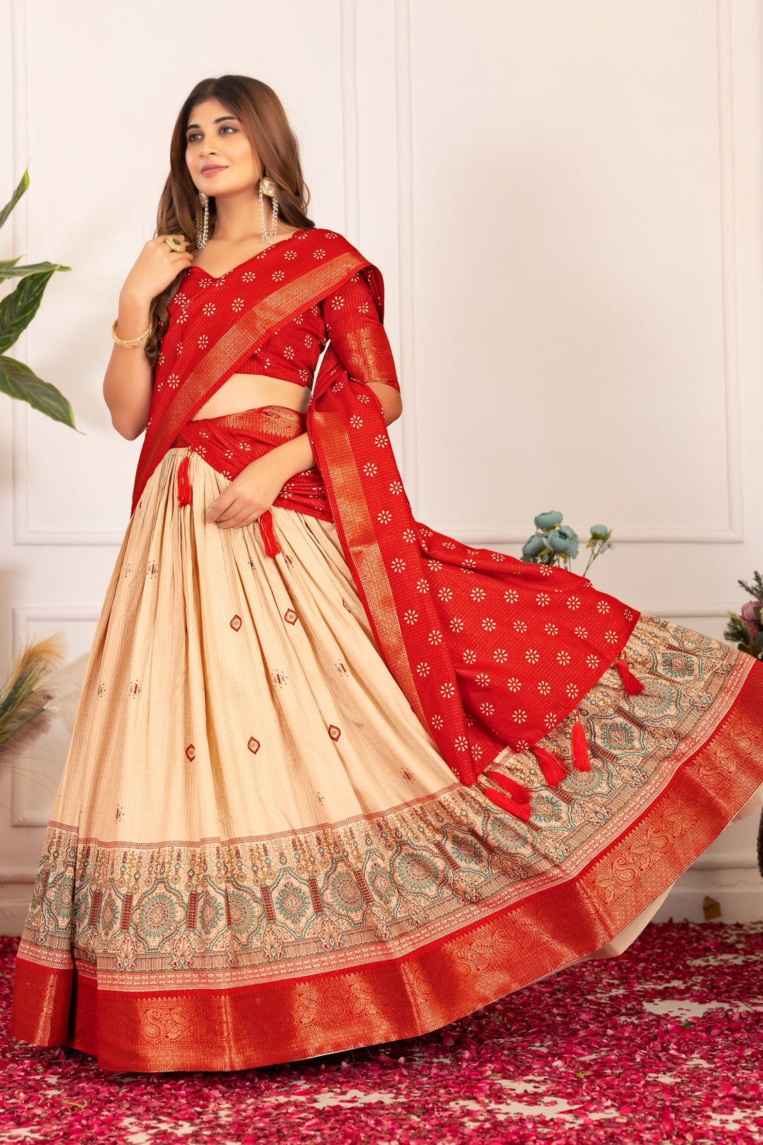 Presenting a perfectly blended Tussar silk lehenga for festive season to charm your look!✨