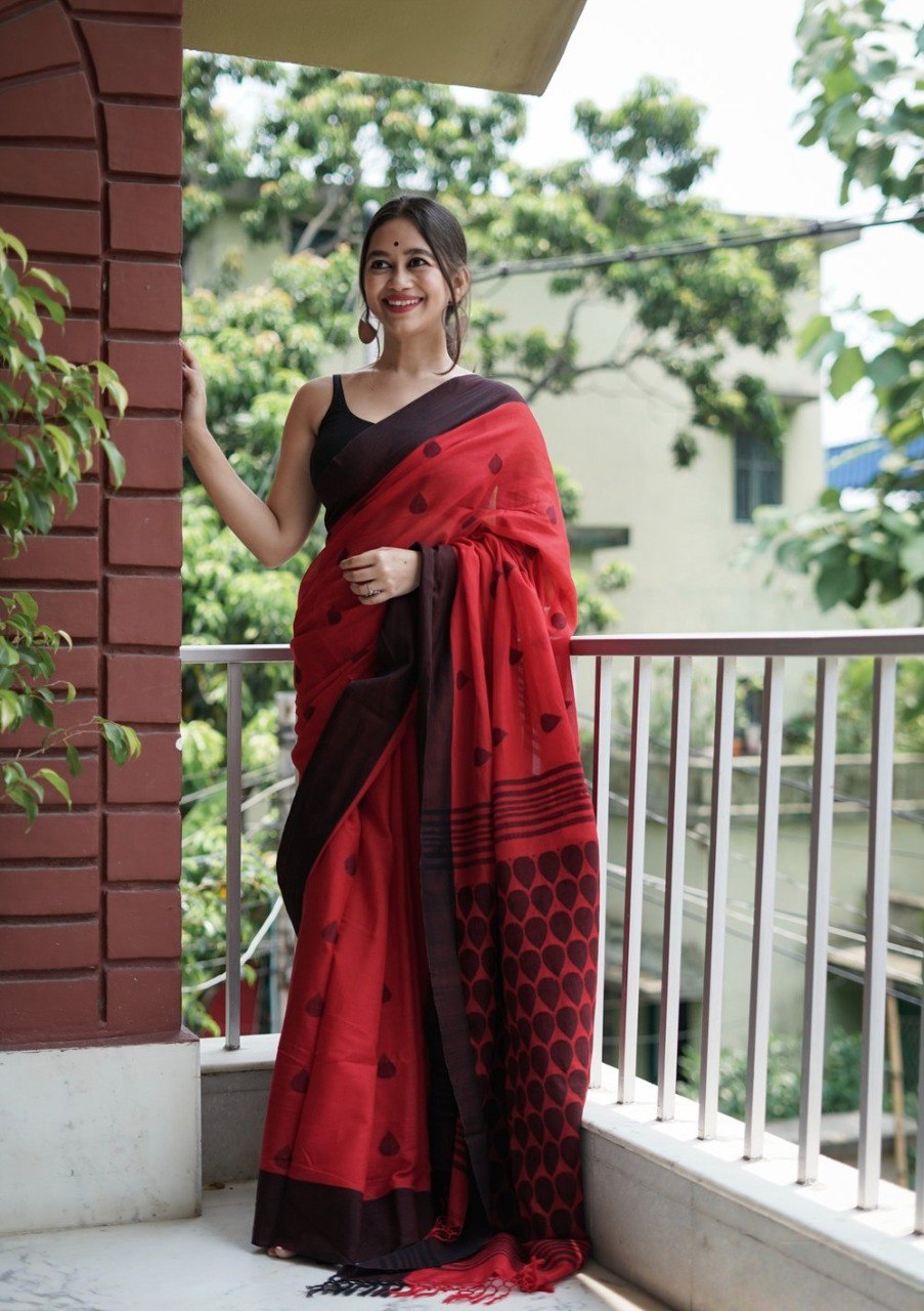 Banzaran Soft Linen Cotton Saree – High-Quality Digital Print & Handmade Border