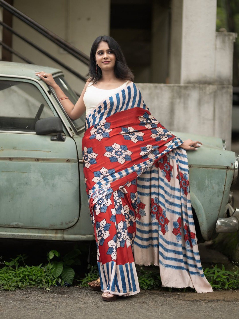 Banzaran Elegant Linen Cotton Printed Saree with Premium Wax Finish & Zalar Detailing