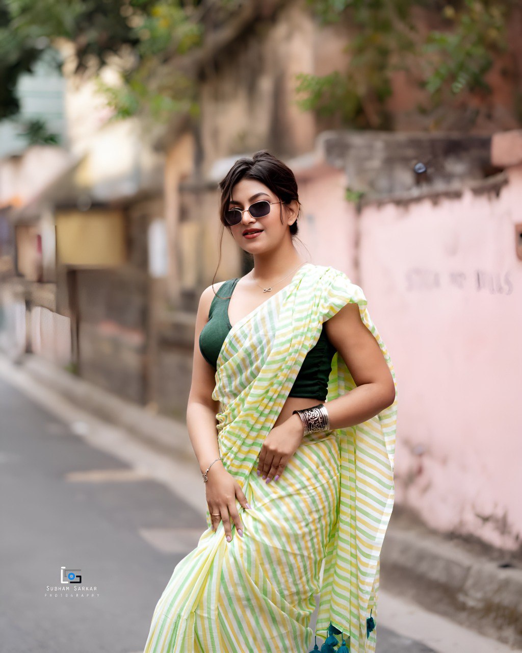 Beautiful Lining Ultra HD Ink high quality Digital printing with wax finishing in saree