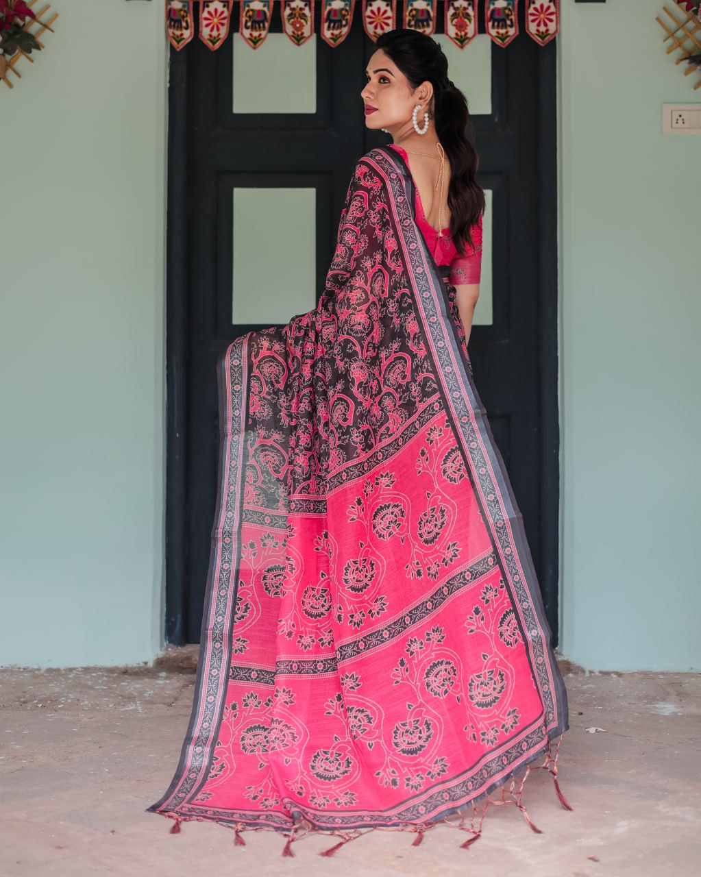 Premium Black & Pink Paisley Print Linen Cotton Saree