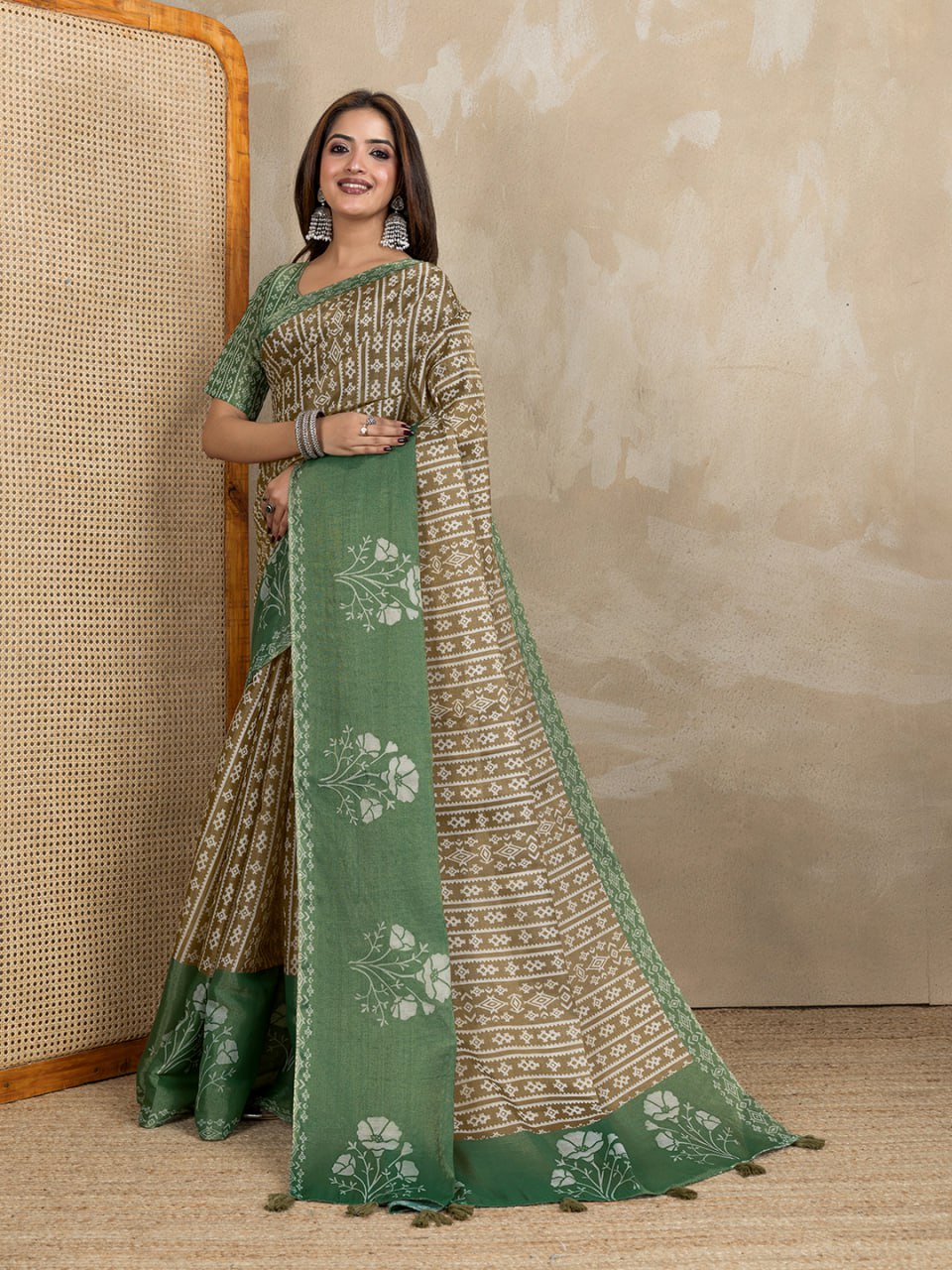 Elegant Green & Beige Printed Silk Saree