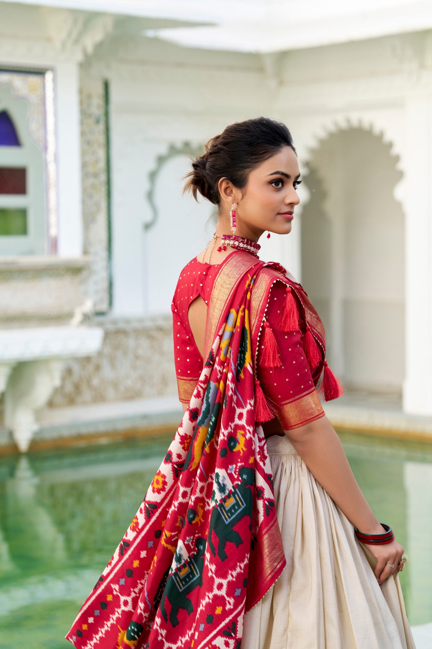 Presenting a perfectly blendedTussar silk lehenga for festive season to charm your look!✨