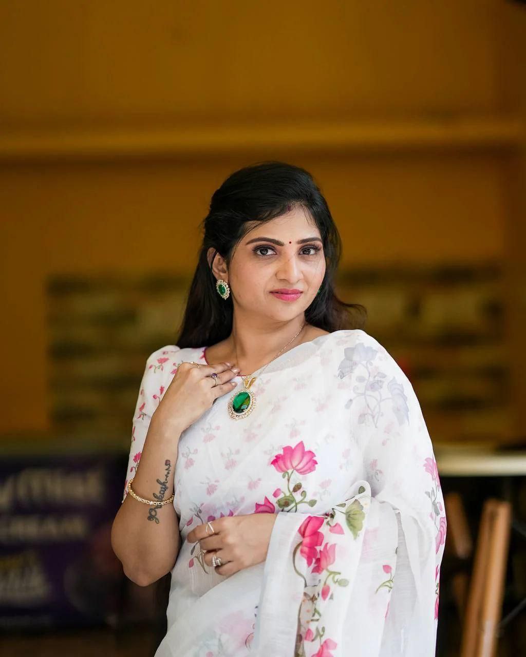 Banzaran Linen Cotton Digital Print Saree – Soft Blouse Included