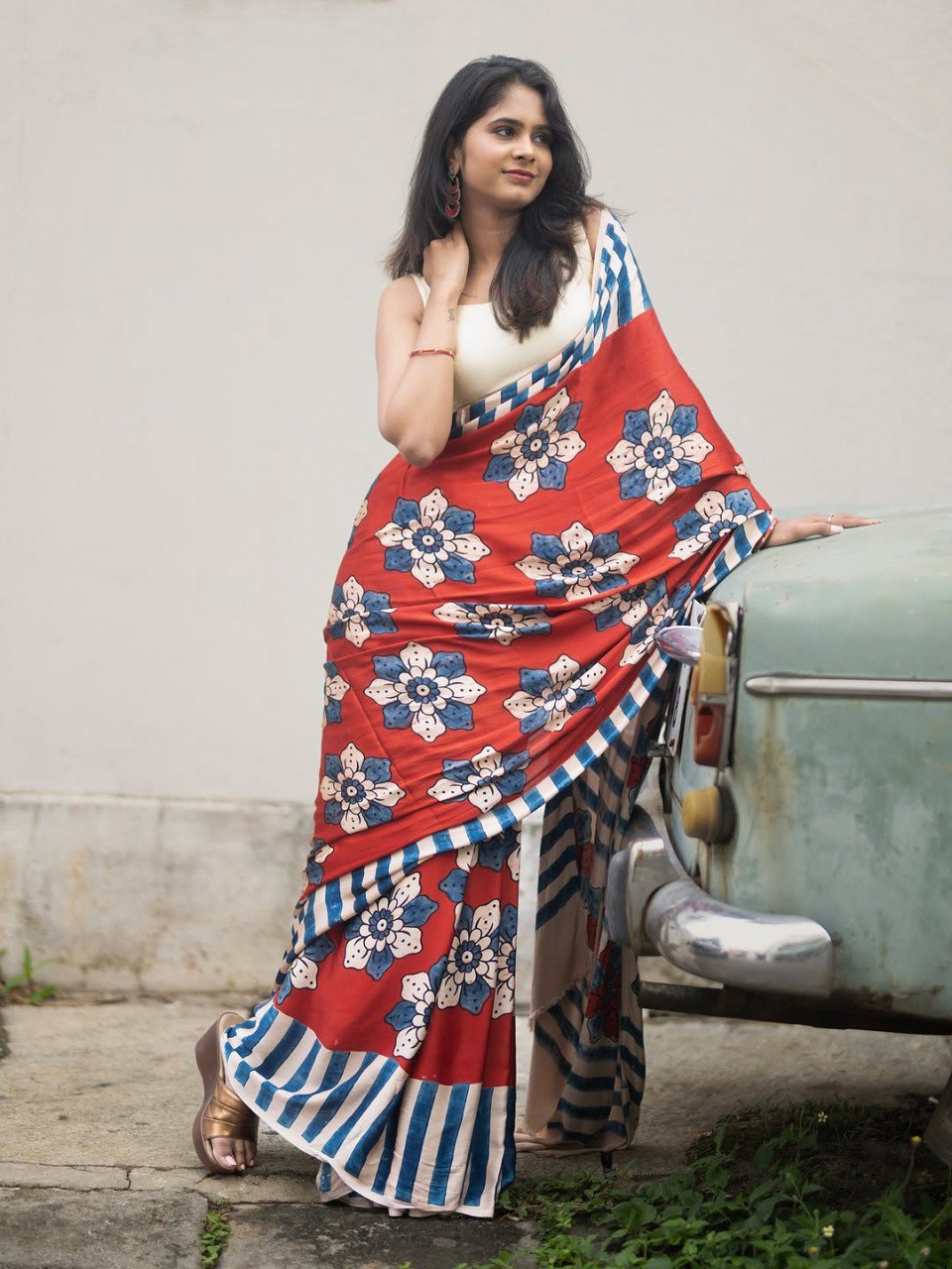 Banzaran Elegant Linen Cotton Printed Saree with Premium Wax Finish & Zalar Detailing