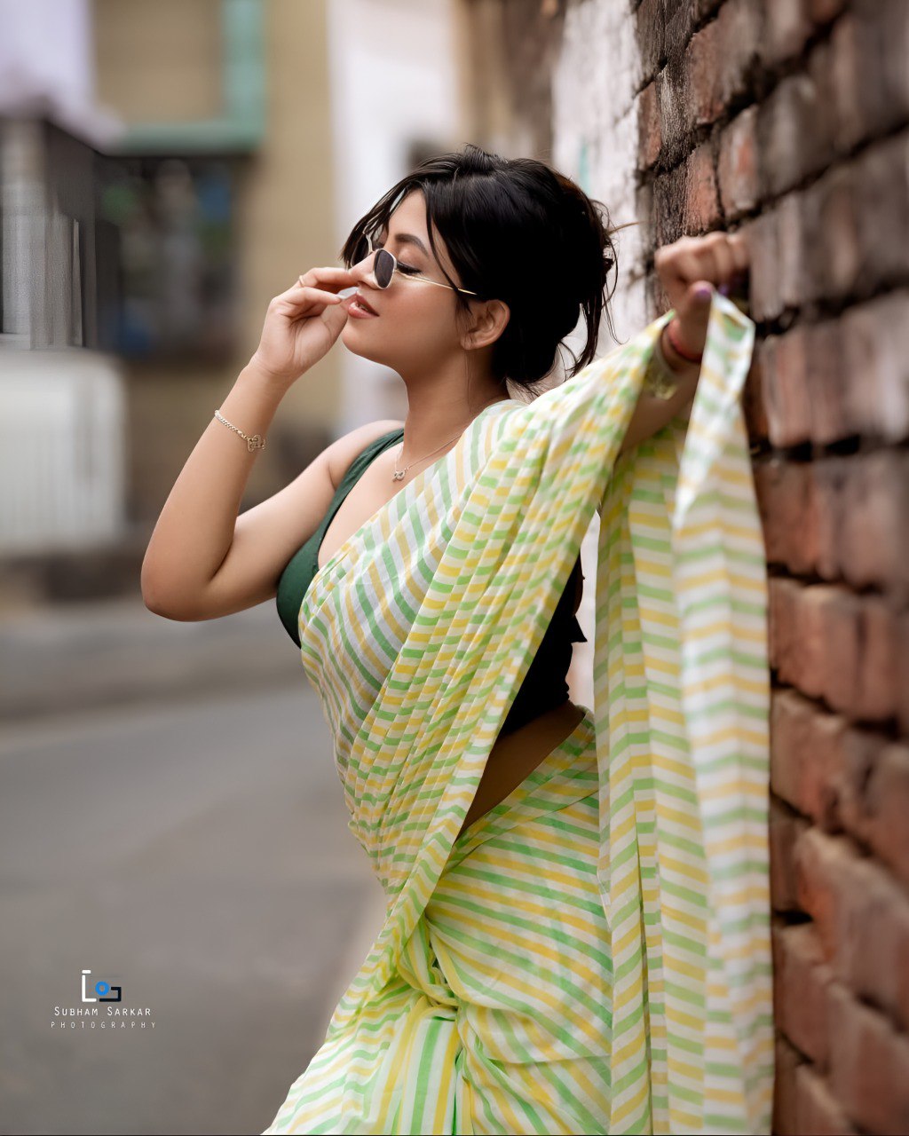 Beautiful Lining Ultra HD Ink high quality Digital printing with wax finishing in saree