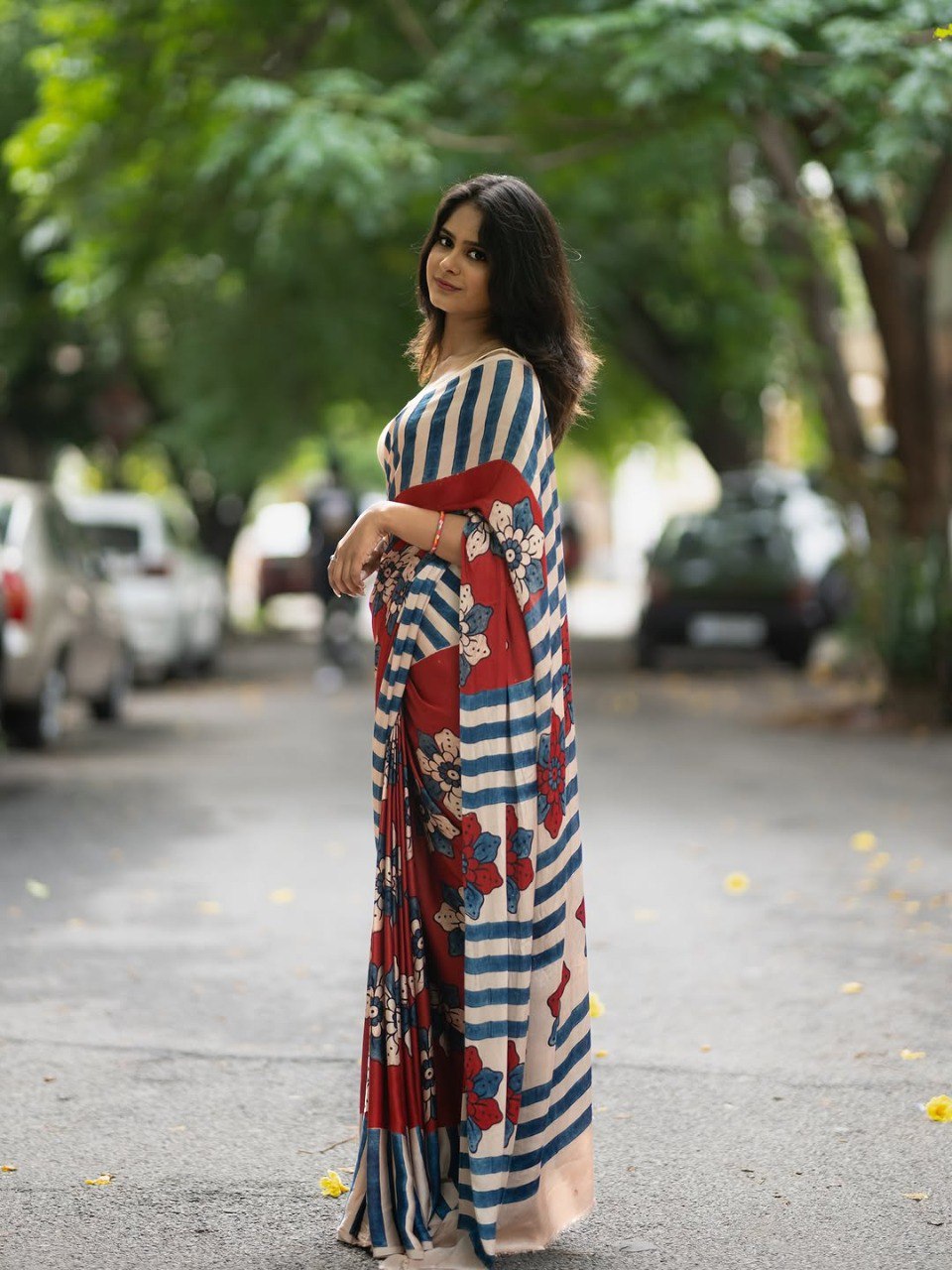 Banzaran Elegant Linen Cotton Printed Saree with Premium Wax Finish & Zalar Detailing