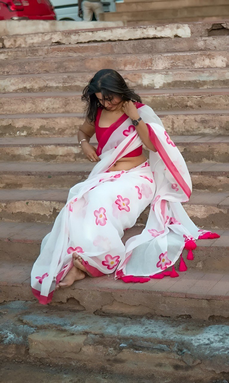 Designer Banzaran Linen Cotton Saree with HD Print & Tassels