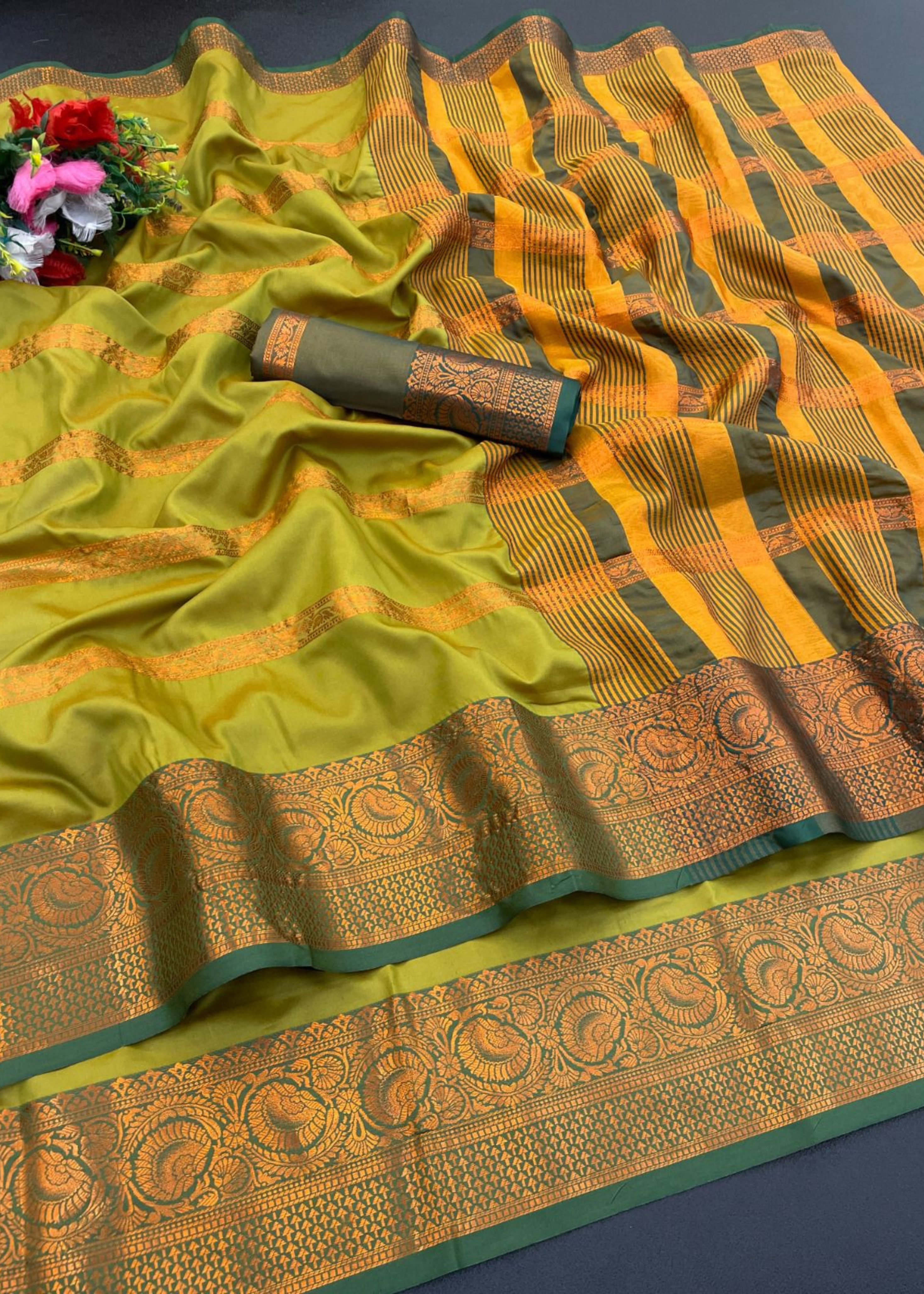 Soft Pure Banarasi Silk Saree With Zari Weaving & Rich Chit Pallu