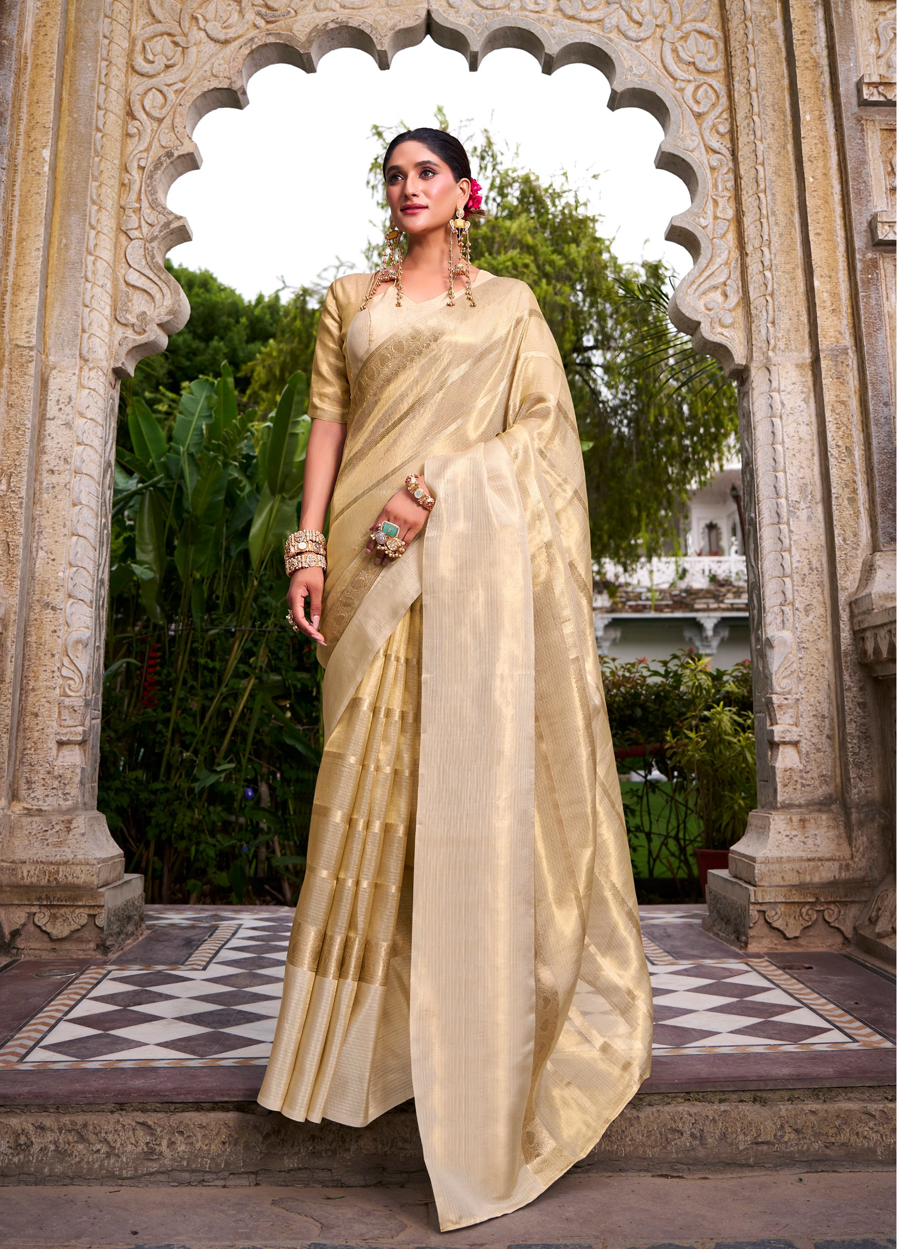 🌼 BANZARAN SAHURI – Onam Gold Tissue Zari Weaving Saree