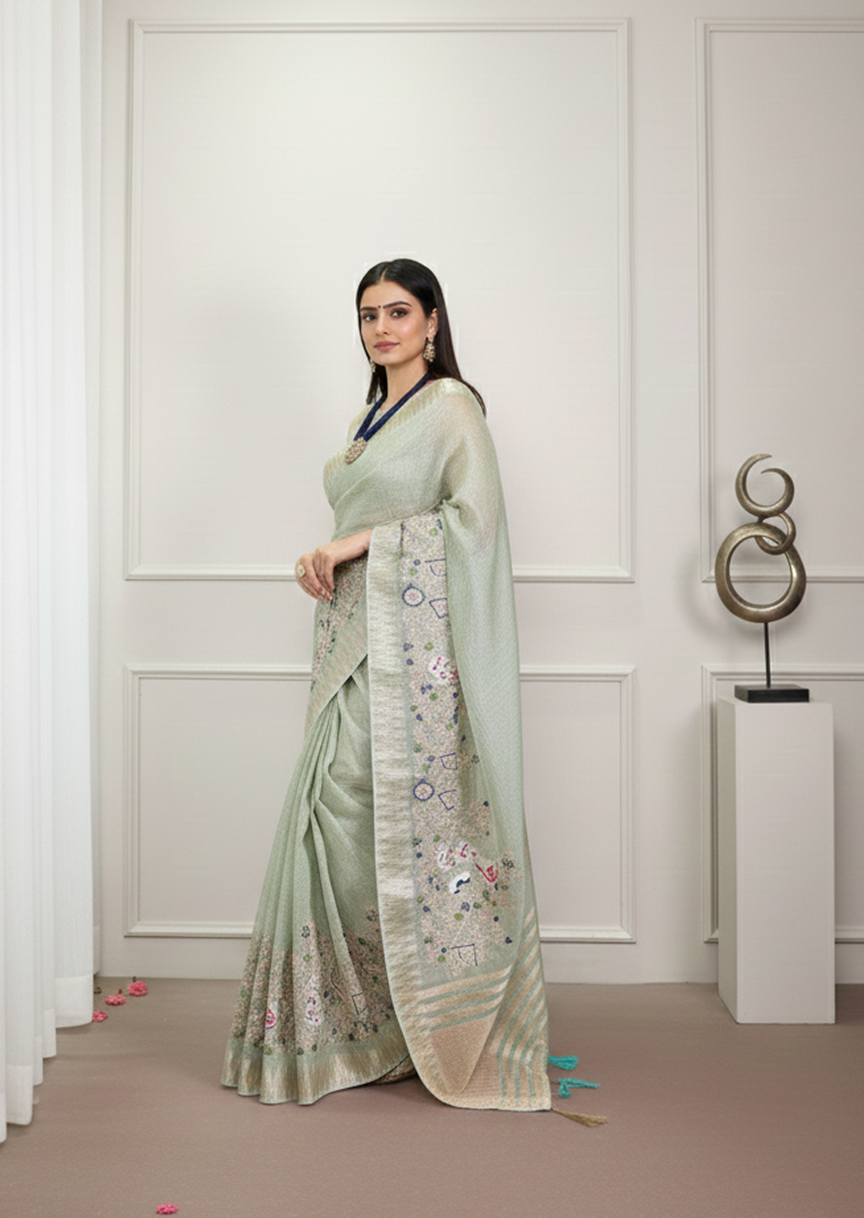 Elegant Party Wear Saree with Zari Border & Unstitched Blouse 4