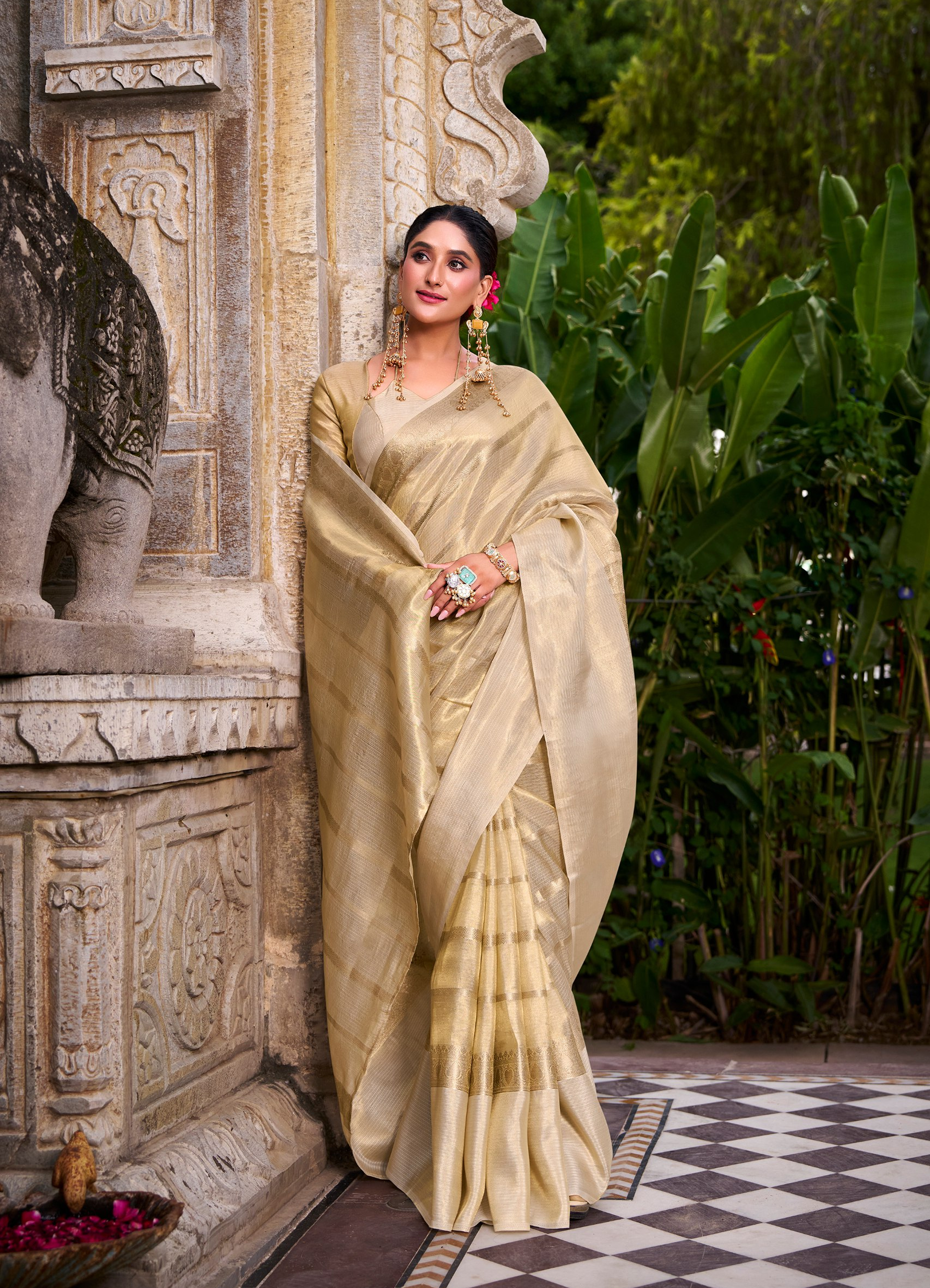 🌼 BANZARAN SAHURI – Onam Gold Tissue Zari Weaving Saree