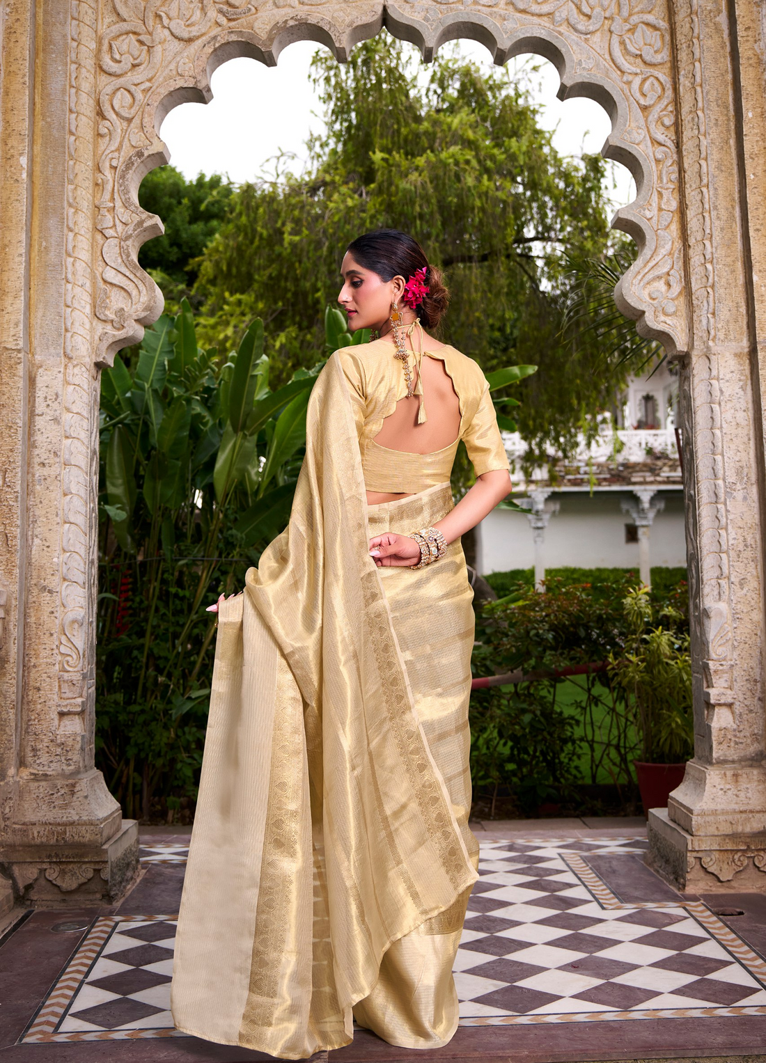 🌼 BANZARAN SAHURI – Onam Gold Tissue Zari Weaving Saree